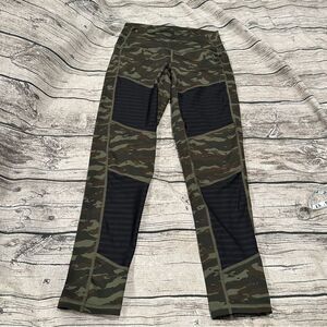 Women’s Virus Camo Moto Style Leggings Size Medium